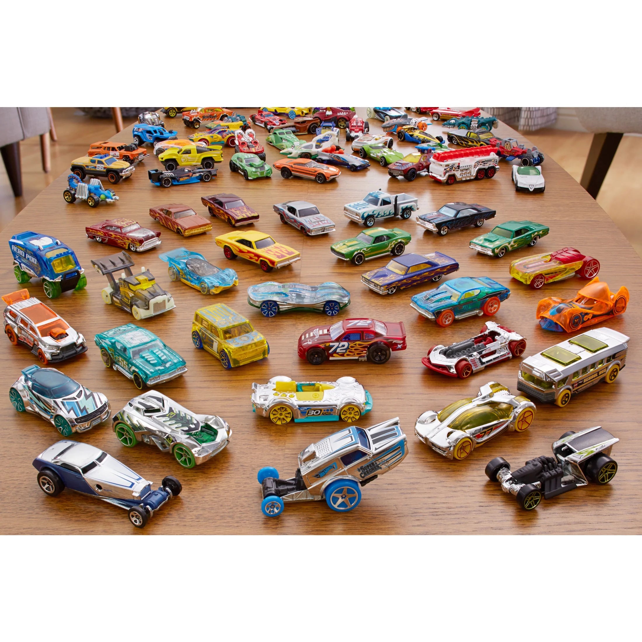 Set of 20 Toy Sports & Race Cars in 1:64 Scale, Collectible Vehicles (Styles May Vary)